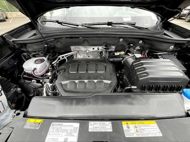 Photo of 2024 Deep Black Pearl Effect Volkswagen Atlas