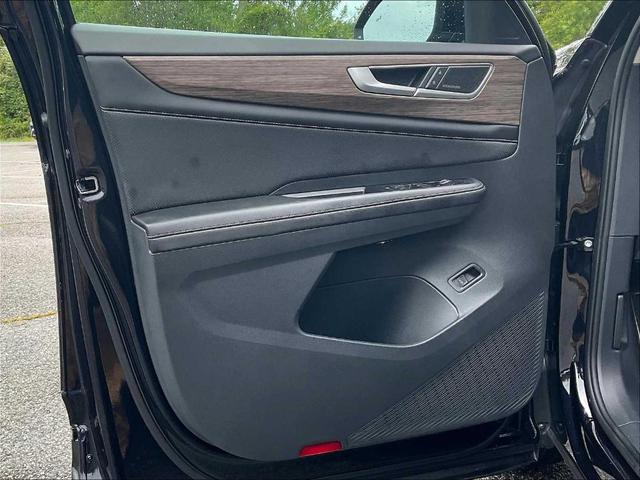 Photo of 2024 Deep Black Pearl Effect Volkswagen Atlas