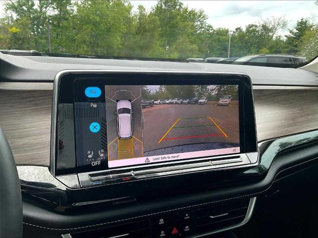 Photo of 2024 Deep Black Pearl Effect Volkswagen Atlas