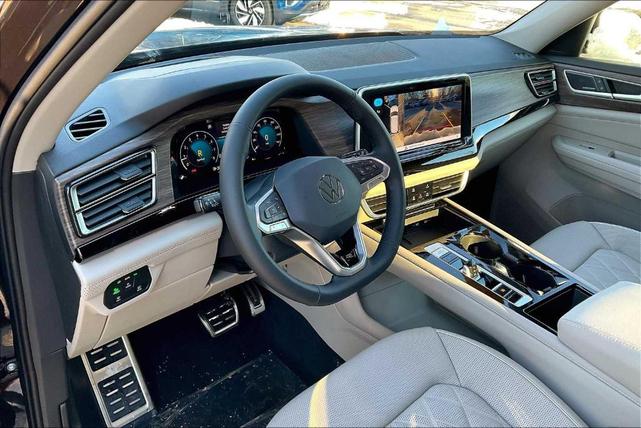 Photo of 2025 Deep Black Pearl Effect Volkswagen Atlas