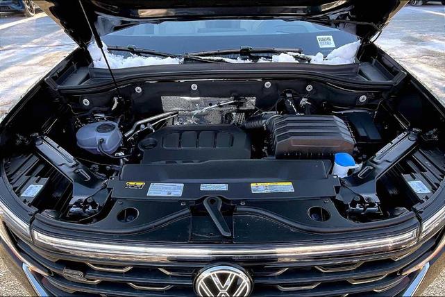 Photo of 2025 Deep Black Pearl Effect Volkswagen Atlas