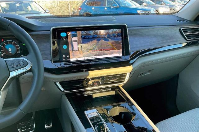 Photo of 2025 Deep Black Pearl Effect Volkswagen Atlas