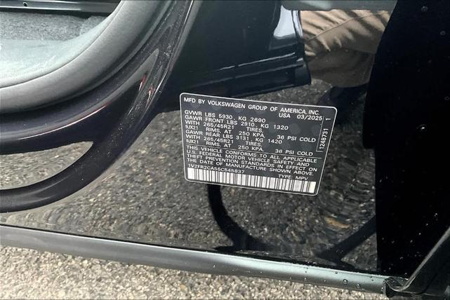 Photo of 2025 Deep Black Pearl Effect Volkswagen Atlas