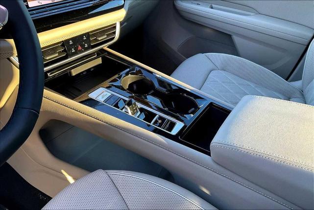 Photo of 2025 Deep Black Pearl Effect Volkswagen Atlas
