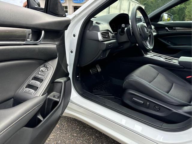 Photo of 2022 Platinum White Pearl Honda Accord