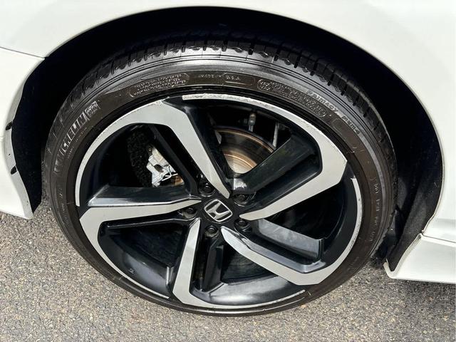 Photo of 2022 Platinum White Pearl Honda Accord