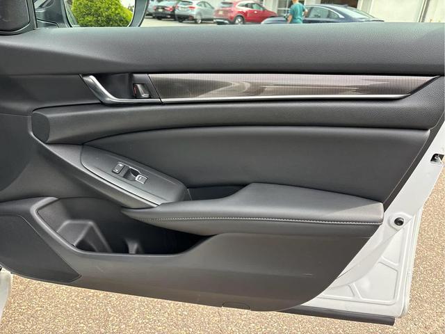 Photo of 2022 Platinum White Pearl Honda Accord