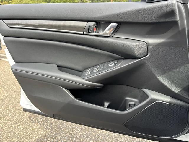 Photo of 2022 Platinum White Pearl Honda Accord