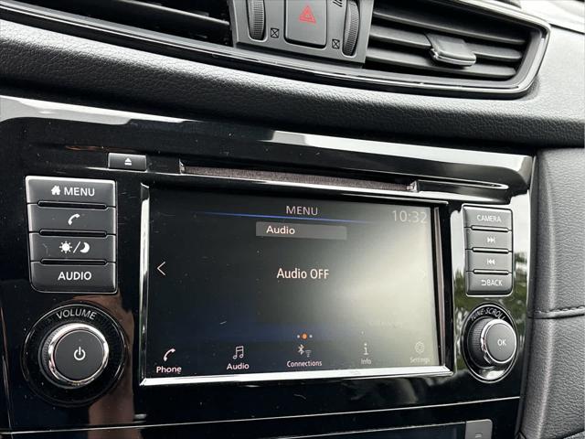Photo of 2020 Pearl White Tricoat Nissan Rogue