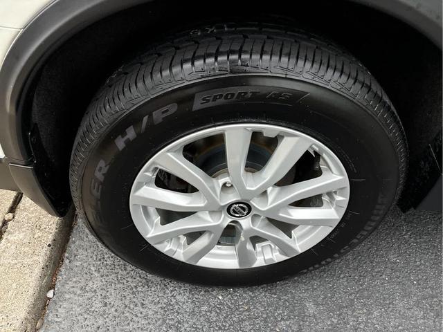 Photo of 2020 Pearl White Tricoat Nissan Rogue