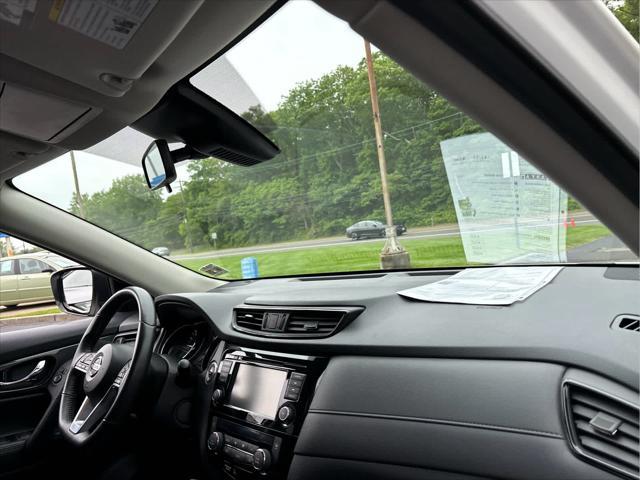 Photo of 2020 Pearl White Tricoat Nissan Rogue