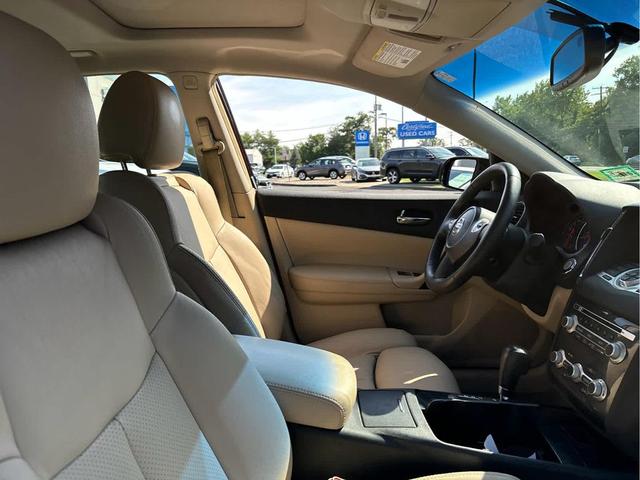 Photo of 2014 Midnight Garnet Metallic Nissan Maxima