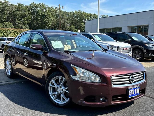 Photo of 2014 Midnight Garnet Metallic Nissan Maxima