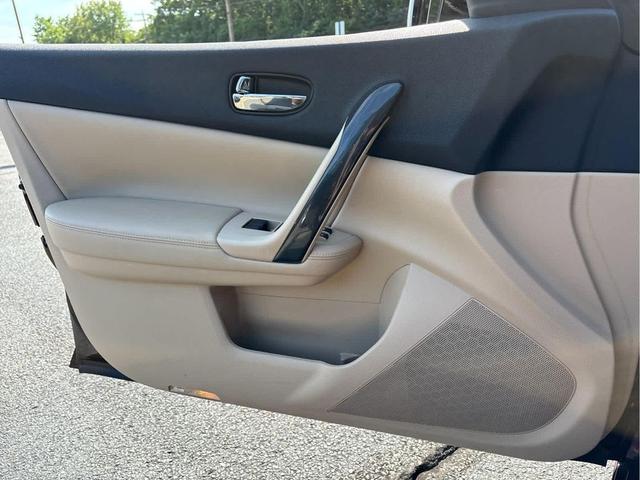 Photo of 2014 Midnight Garnet Metallic Nissan Maxima