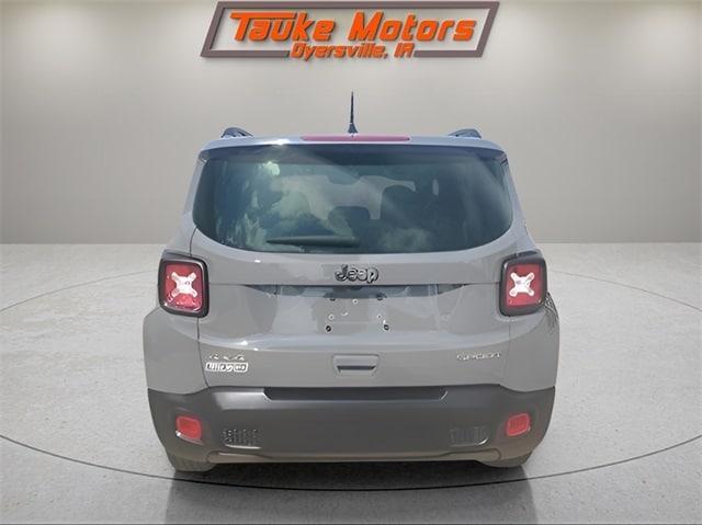 Photo of 2022 Sting Gray Clearcoat Jeep Renegade