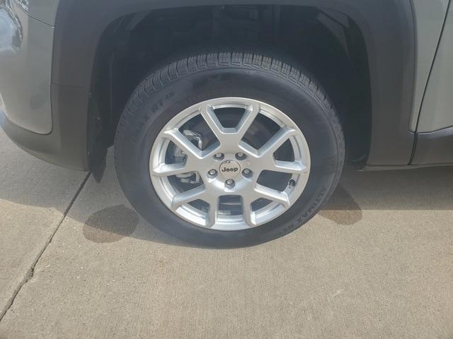 Photo of 2022 Sting Gray Clearcoat Jeep Renegade