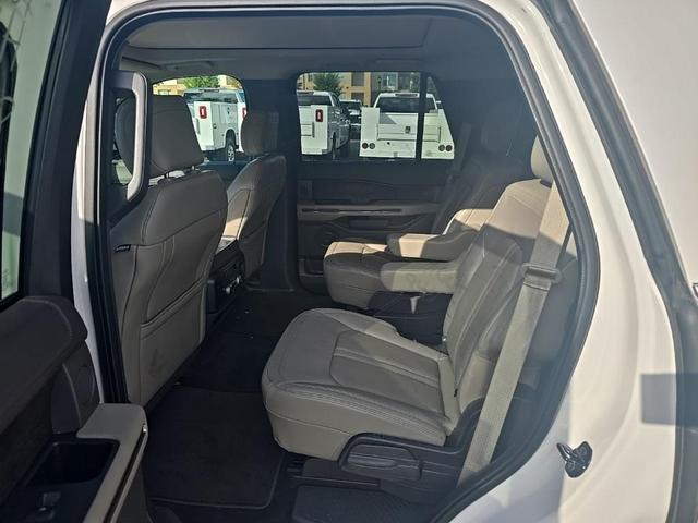 Photo of 2018 White Platinum Ford Expedition