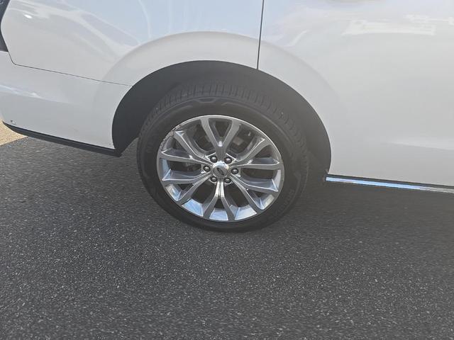Photo of 2018 White Platinum Ford Expedition