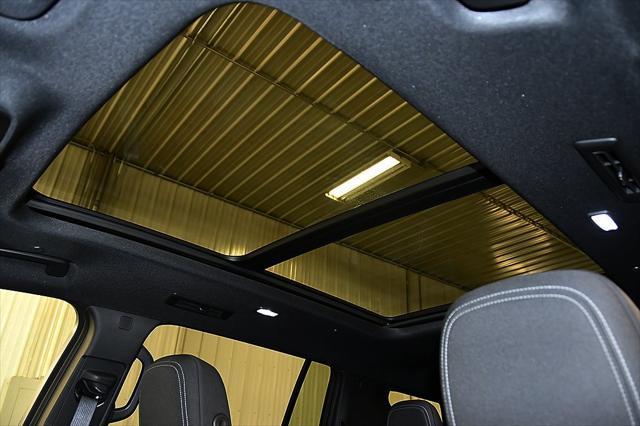 Photo of 2025 Summit White Chevrolet Traverse