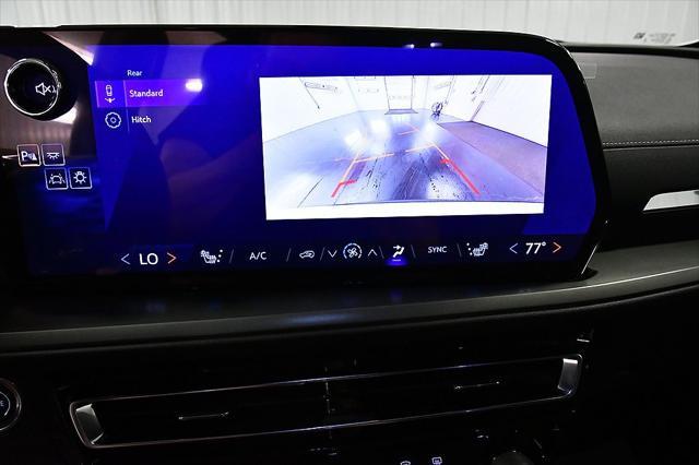 Photo of 2025 Summit White Chevrolet Traverse