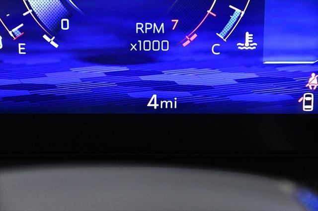 Photo of 2025 Summit White Chevrolet Traverse
