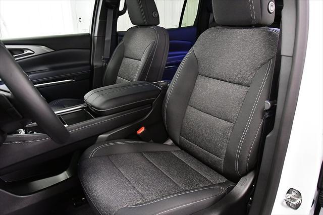 Photo of 2025 Summit White Chevrolet Traverse