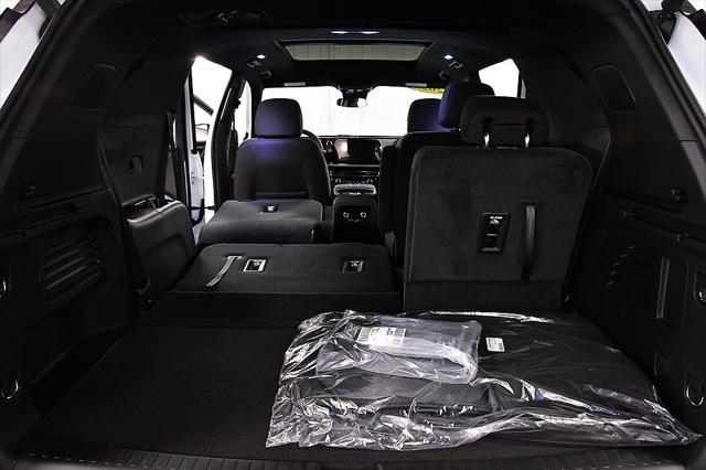 Photo of 2025 Summit White Chevrolet Traverse
