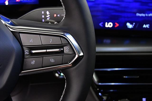 Photo of 2025 Summit White Chevrolet Traverse