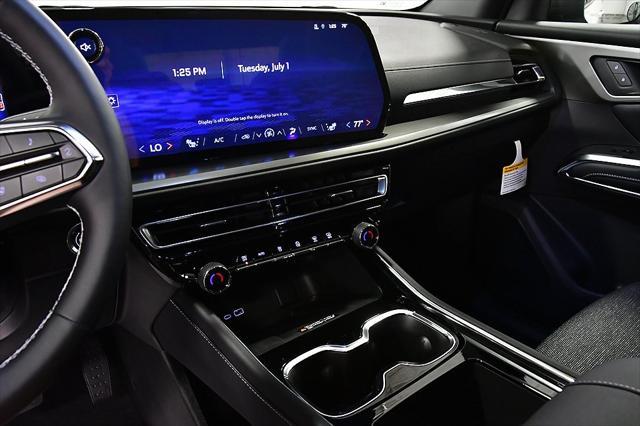 Photo of 2025 Summit White Chevrolet Traverse