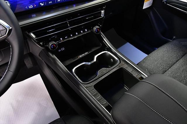 Photo of 2025 Summit White Chevrolet Traverse