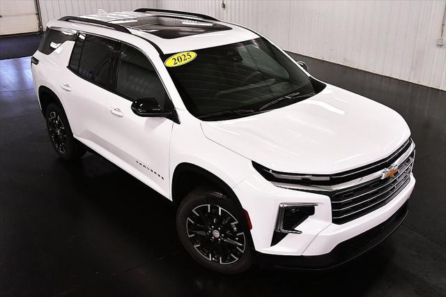 Photo of 2025 Summit White Chevrolet Traverse