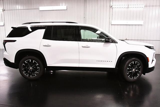 Photo of 2025 Summit White Chevrolet Traverse