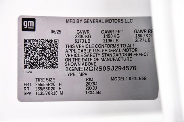 Photo of 2025 Summit White Chevrolet Traverse