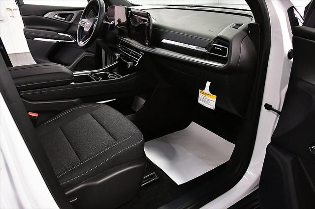 Photo of 2025 Summit White Chevrolet Traverse