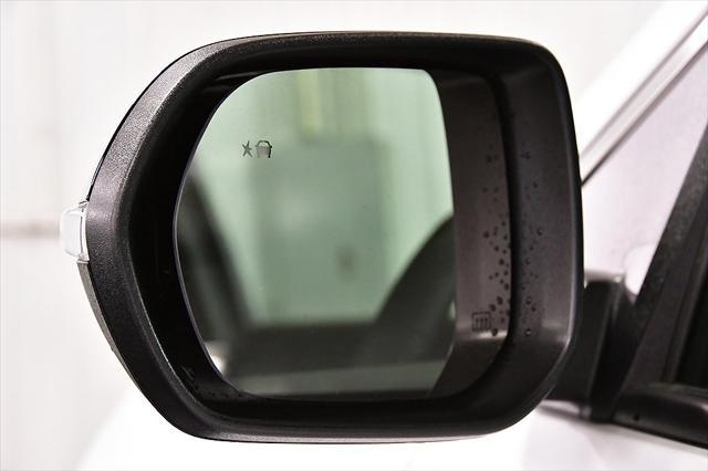 Photo of 2025 Summit White Chevrolet Traverse