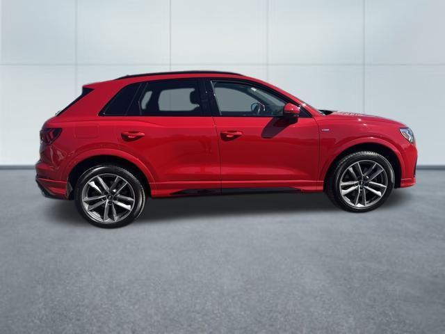 Photo of 2022 Tango Red Metallic Audi Q3