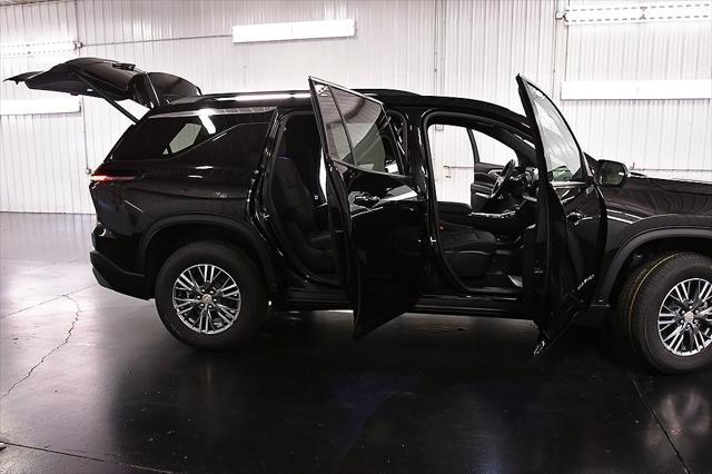 Photo of 2025 Mosaic Black Metallic Chevrolet Traverse
