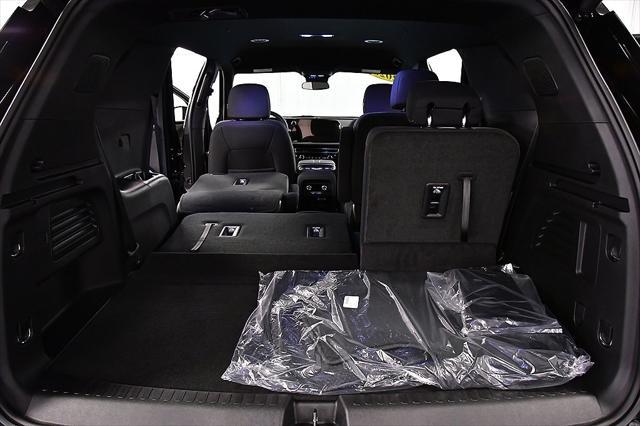 Photo of 2025 Mosaic Black Metallic Chevrolet Traverse