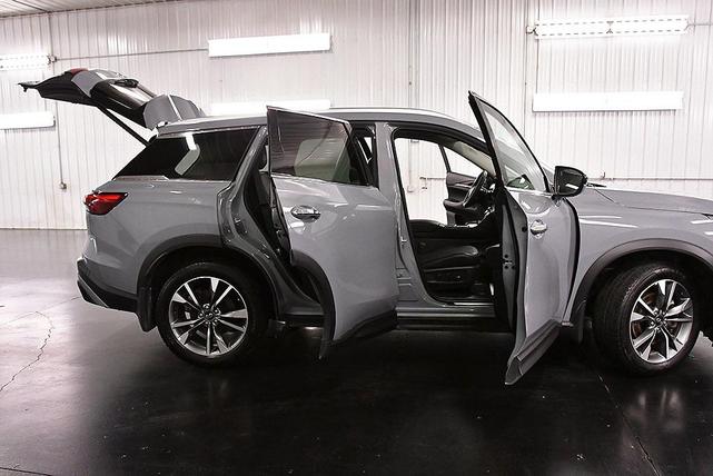 Photo of 2025 Gray INFINITI QX60