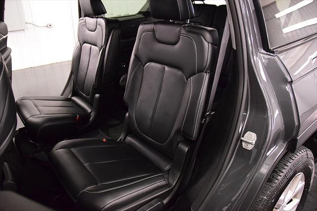 Photo of 2021 Baltic Gray Metallic Clearcoat Jeep Grand Cherokee L