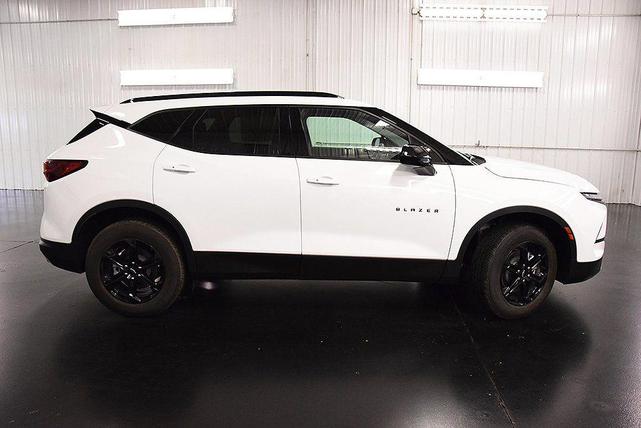 Photo of 2025 Summit White Chevrolet Blazer