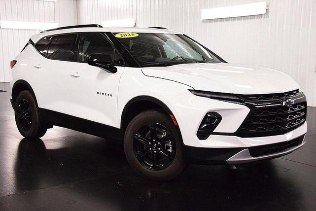 Photo of 2025 Summit White Chevrolet Blazer