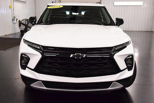 Photo of 2025 Summit White Chevrolet Blazer
