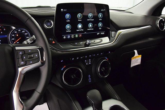 Photo of 2025 Summit White Chevrolet Blazer