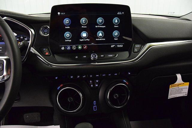 Photo of 2025 Summit White Chevrolet Blazer