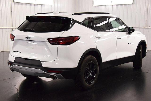 Photo of 2025 Summit White Chevrolet Blazer