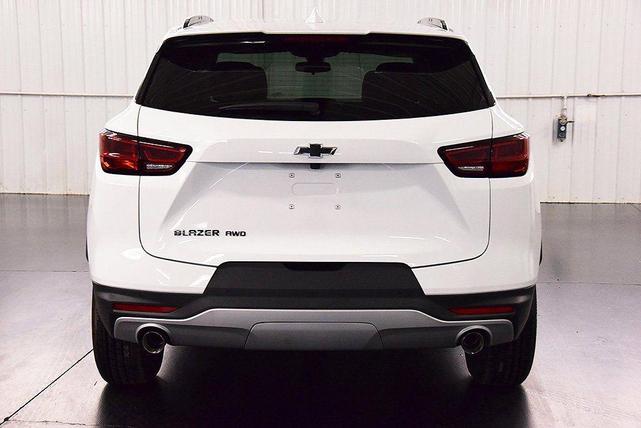 Photo of 2025 Summit White Chevrolet Blazer