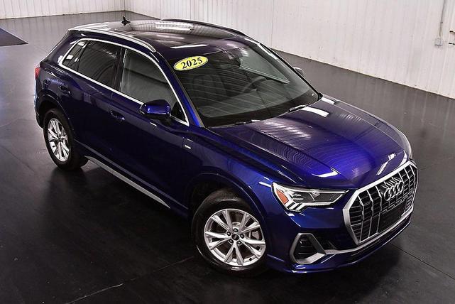 Photo of 2025 Navarra Blue Metallic Audi Q3