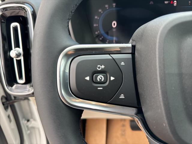Photo of 2025 Crystal White Pearl Volvo XC40