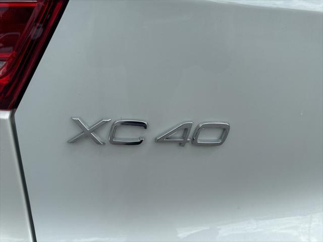 Photo of 2025 Crystal White Pearl Volvo XC40